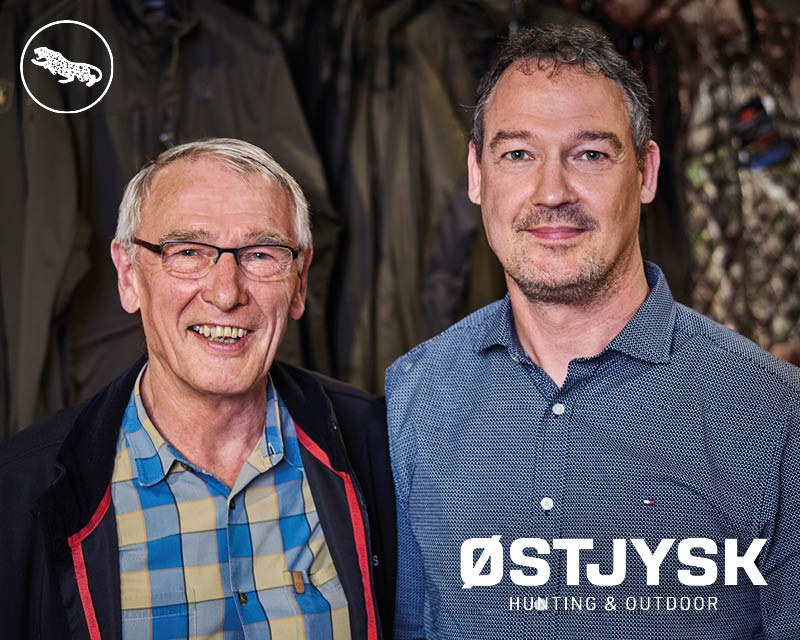 Personer tittar mot kamera. Ostjysk hunting outdoor